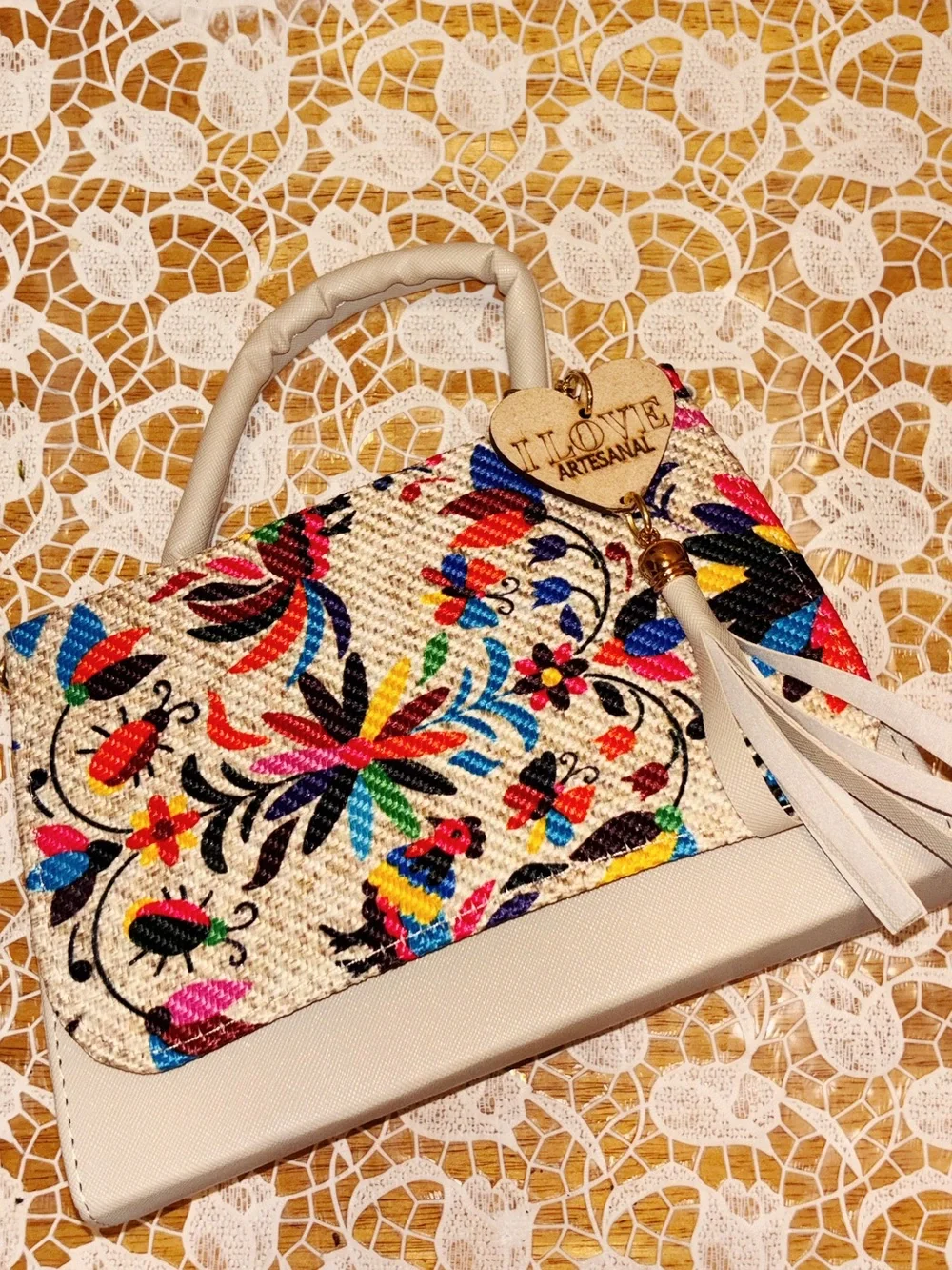 I LOVE Artesanal Beige Floral Embroidered Top-Handle Bag